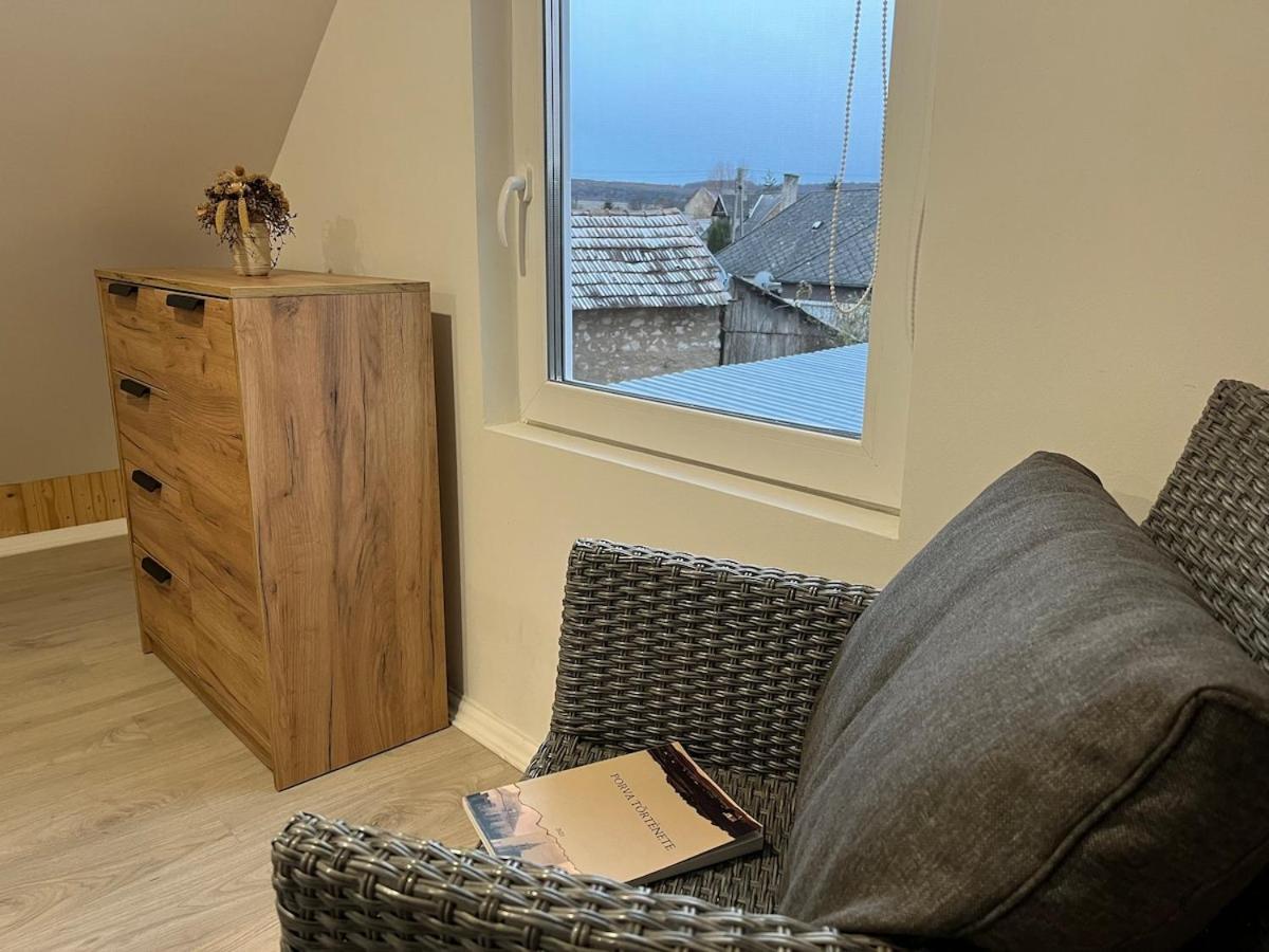 Apartament Tejfeles Vendeghaz Porva Zewnętrze zdjęcie